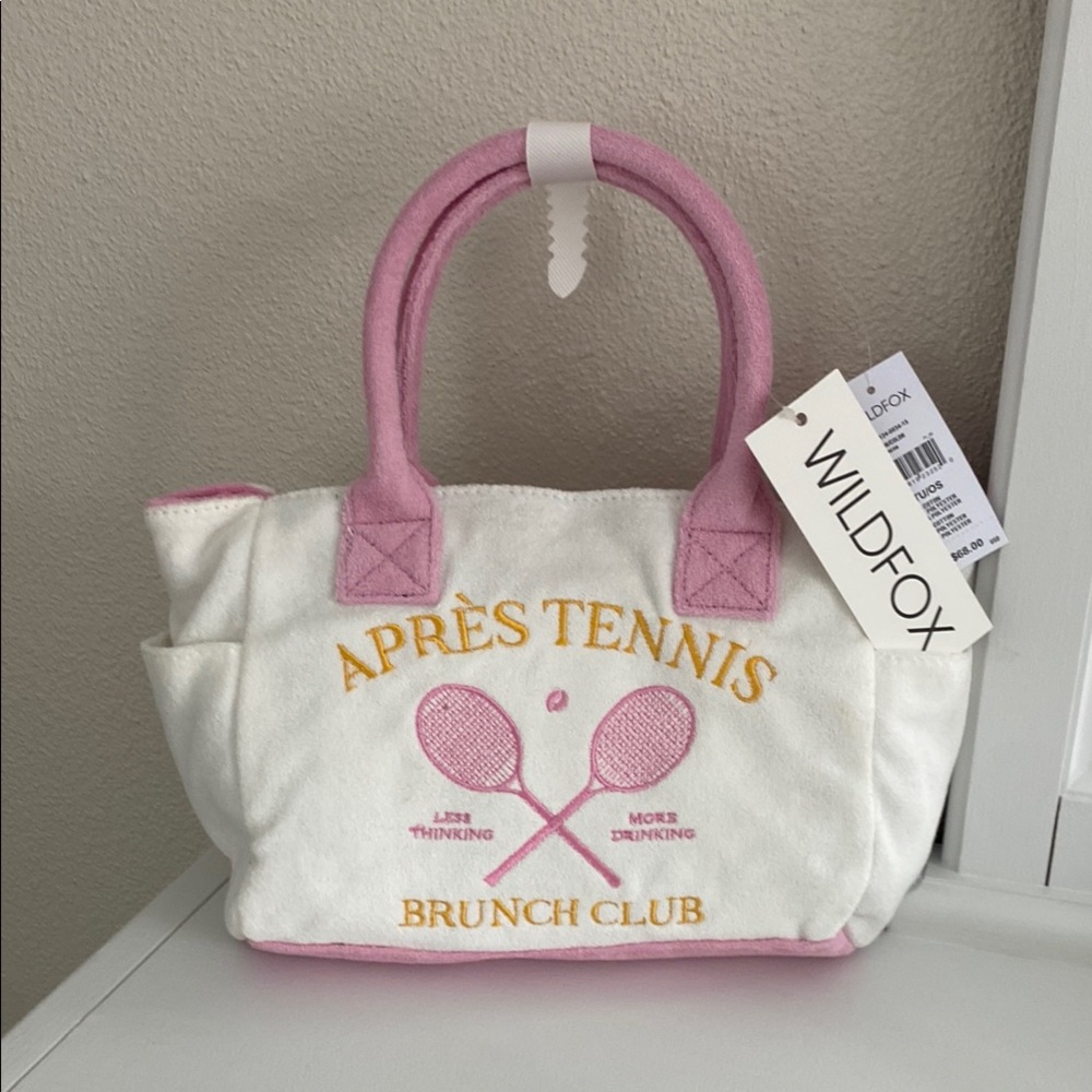 NWT: Women’s WildFox Bag🌸